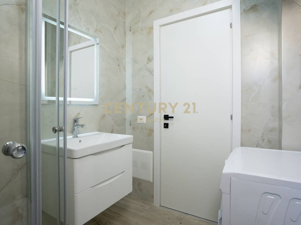 Apartament 2+1 me pamje nga Shitje në Golem