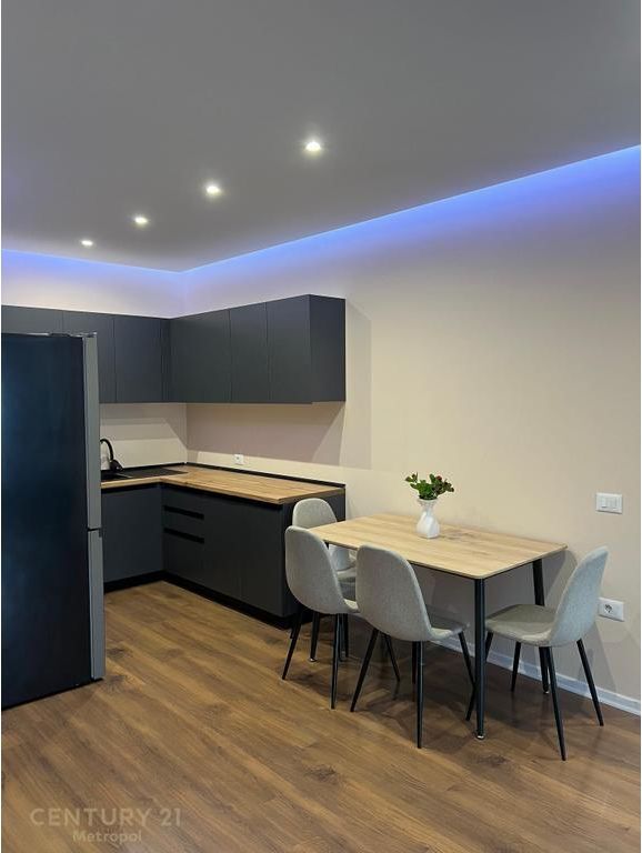 JEPET APARTAMENT 2+1 ME VERANDE ME QIRA TEK RRUGA E DIBRES