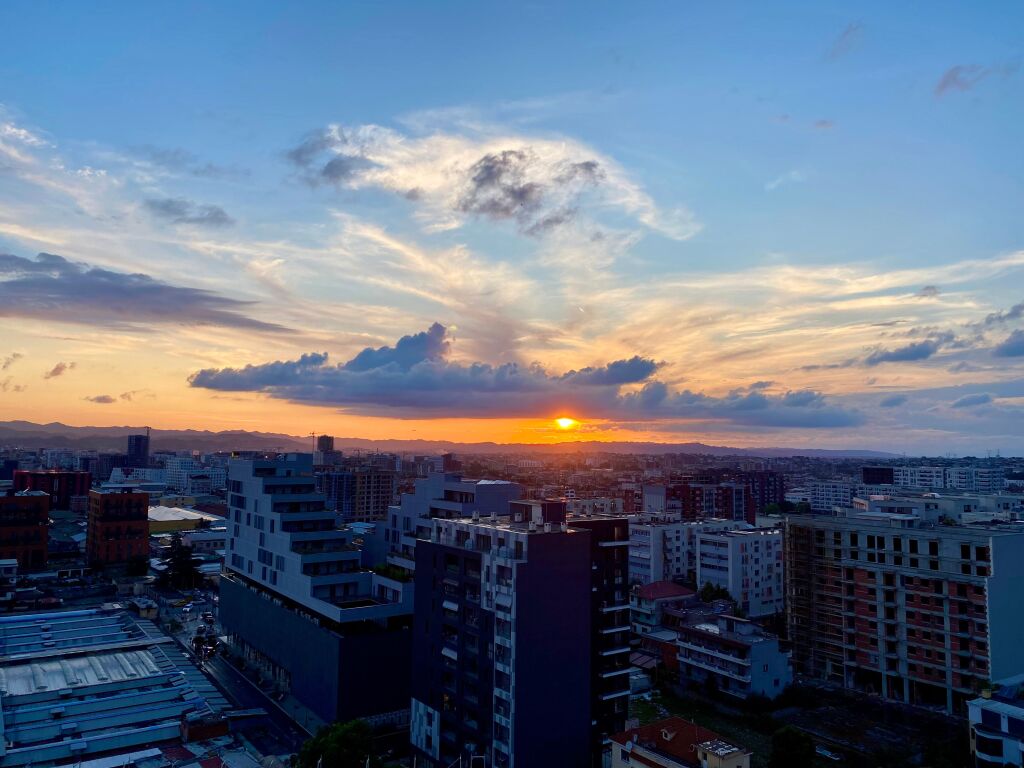 Jepet garsoniere me qira Arlis,Farmacia 10.