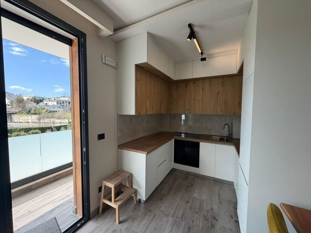 Apartament 1+1 + Parkim në Residence tek TEG