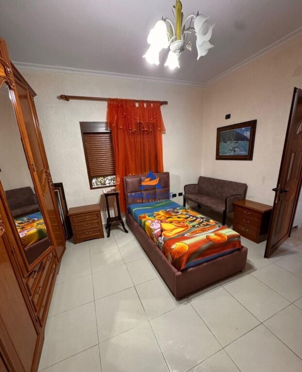 JEPET GARSONIERE ME QERA "PALLATET GRAND , RRUGA TODI SHKURTI, ALI DEM" 30000 LEKE