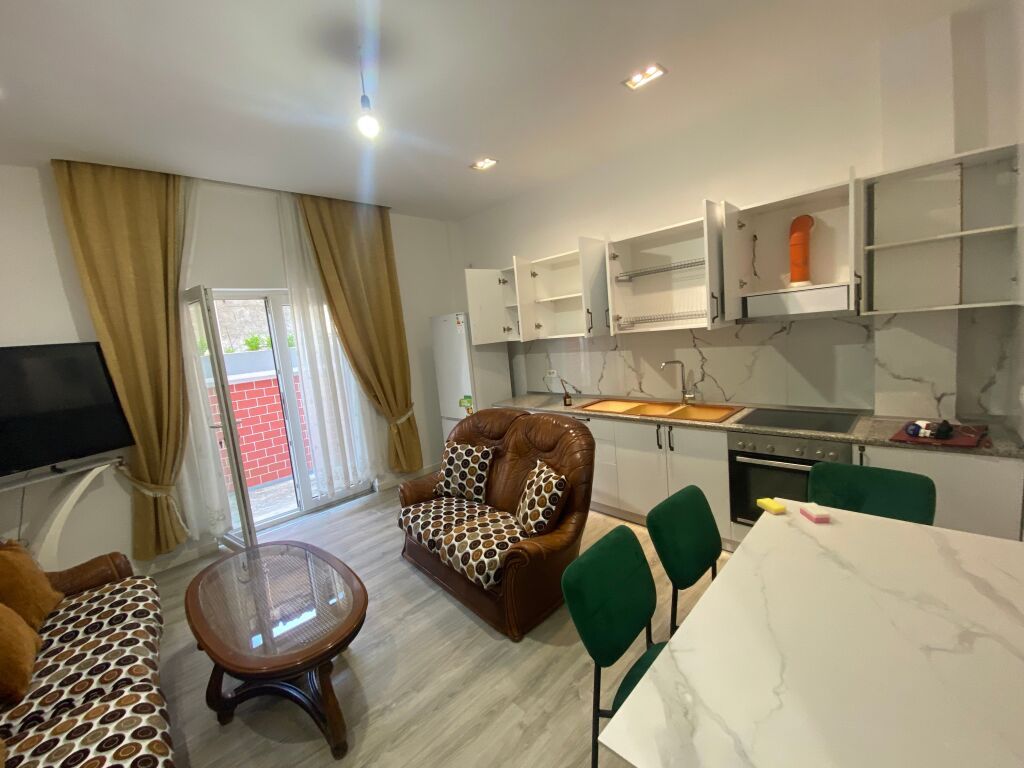 Apartament 2+1 per qira ne Astir !