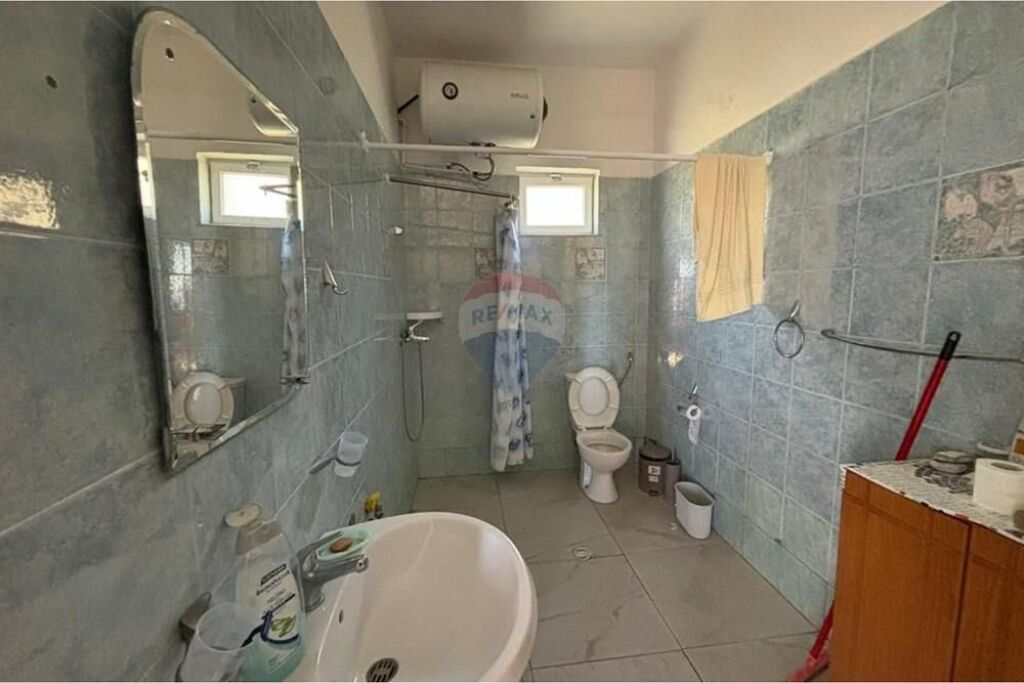 Vile 3 kateshe ne shitje , Dhermi