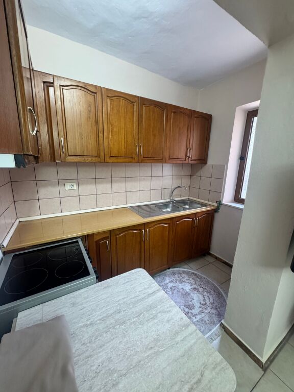 🏡 Jepet me qera apartament 1+1 – Rr. Mine Peza