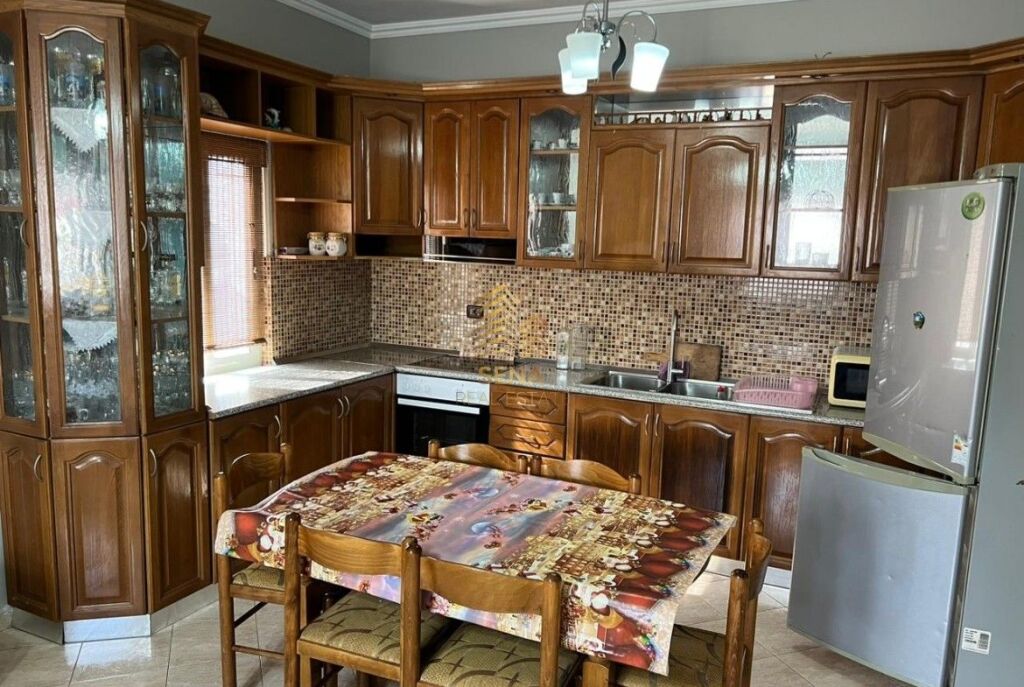 Affitto, Ingresso Privato, 2+1+balcone+Posto Auto, Yzberisht, 450 Euro/Mese