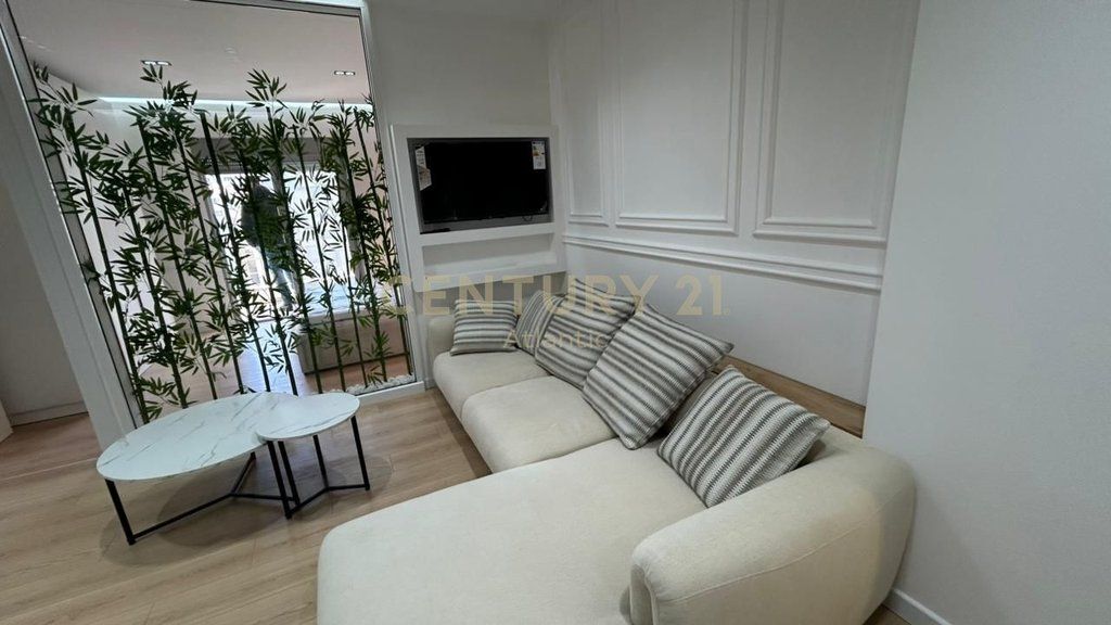 Shitet Apartament 1+1 tek Stacioni i Trenit, Durrës