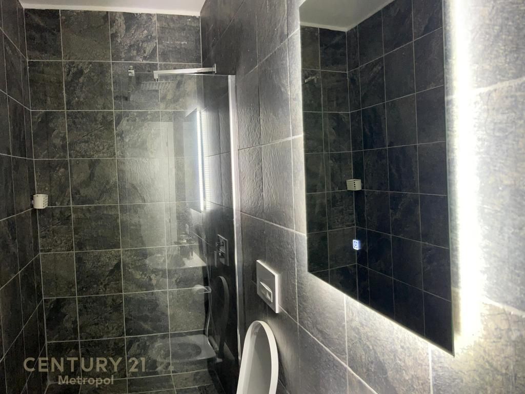 JEPET APARTAMENT 2+1 ME VERANDE ME QIRA TEK RRUGA E DIBRES