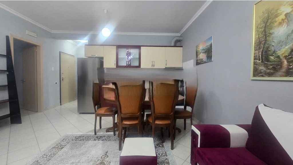 JAPIM ME QIRA APARTAMENT 2+1,ISH TREGU ELEKTRIK! 700 € /Muaj