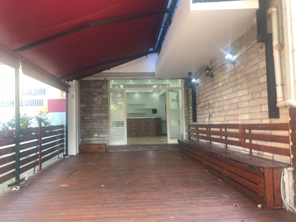 NEGOZIO IN AFFITTO A BRRYLI 1000 EURO