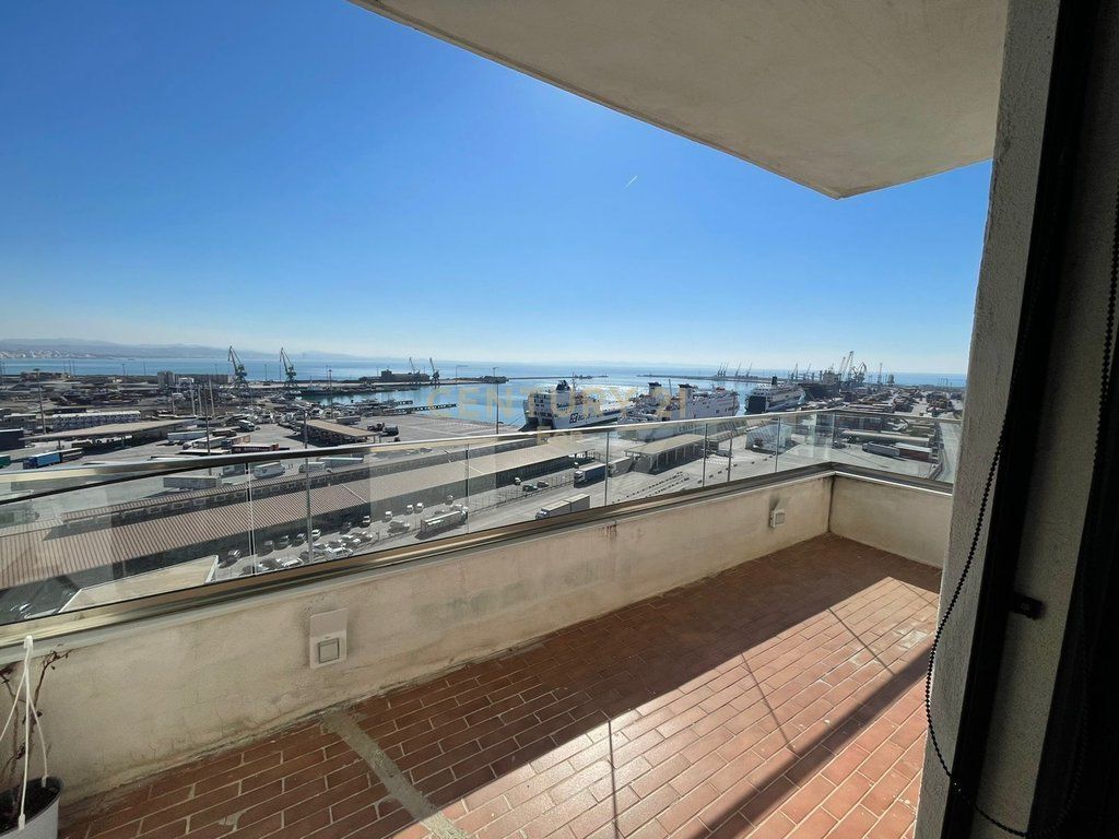 Apartament 2+1 Me Qira me Pamje Deti, Rruga e re e Portit, Durrës !