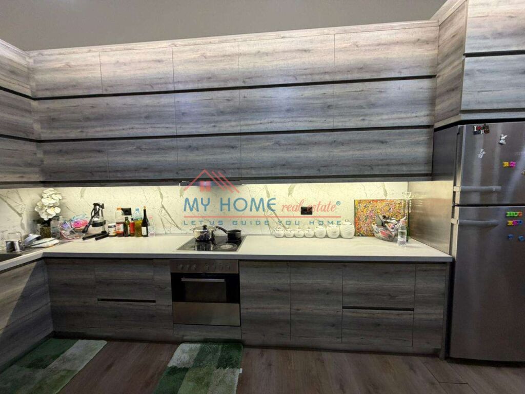 Apartament 2+1 ne shitje Komuna e Parisit ne Tirane