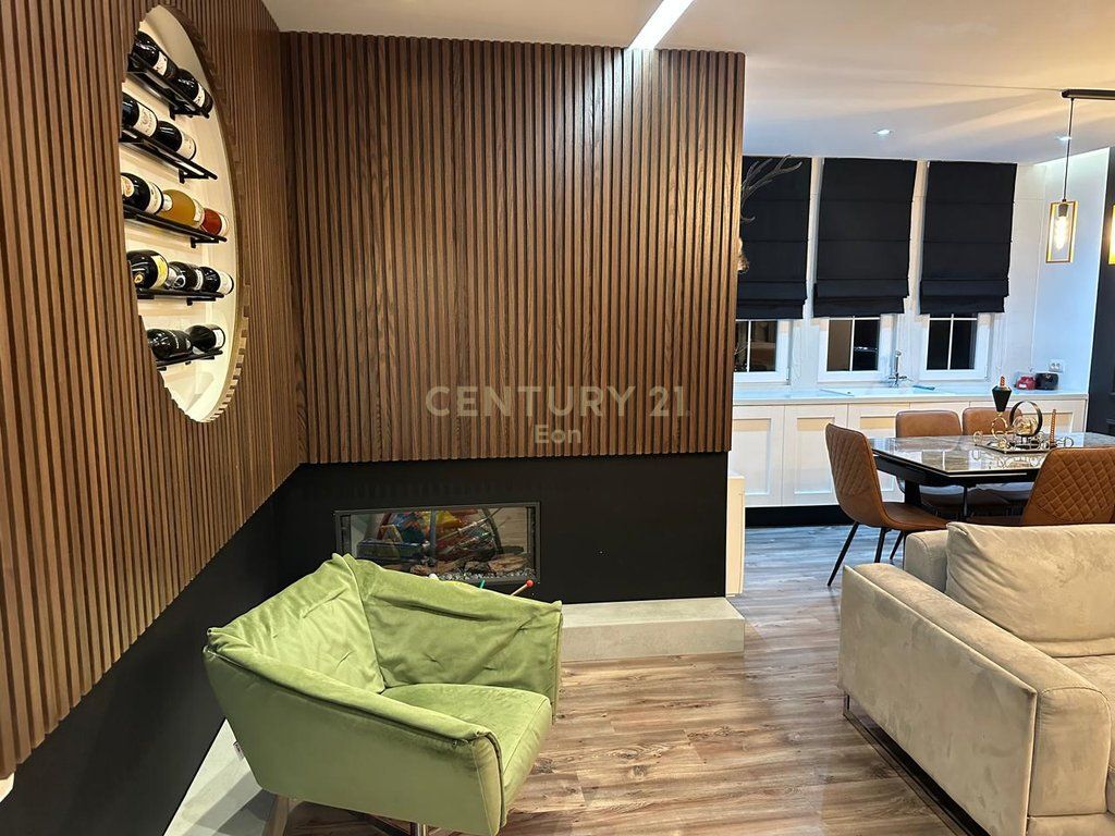 JAPIM ME QIRA APARTAMENT 2+1+2 NE QENDER TE DURRESIT PRANE PORTIT!