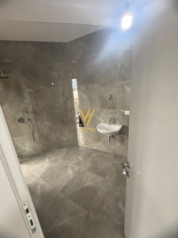 JEPET ZYRE 122 M2 ME QERA TE KOM.ARLIS, RR.DIBRES 60.000 LEKE