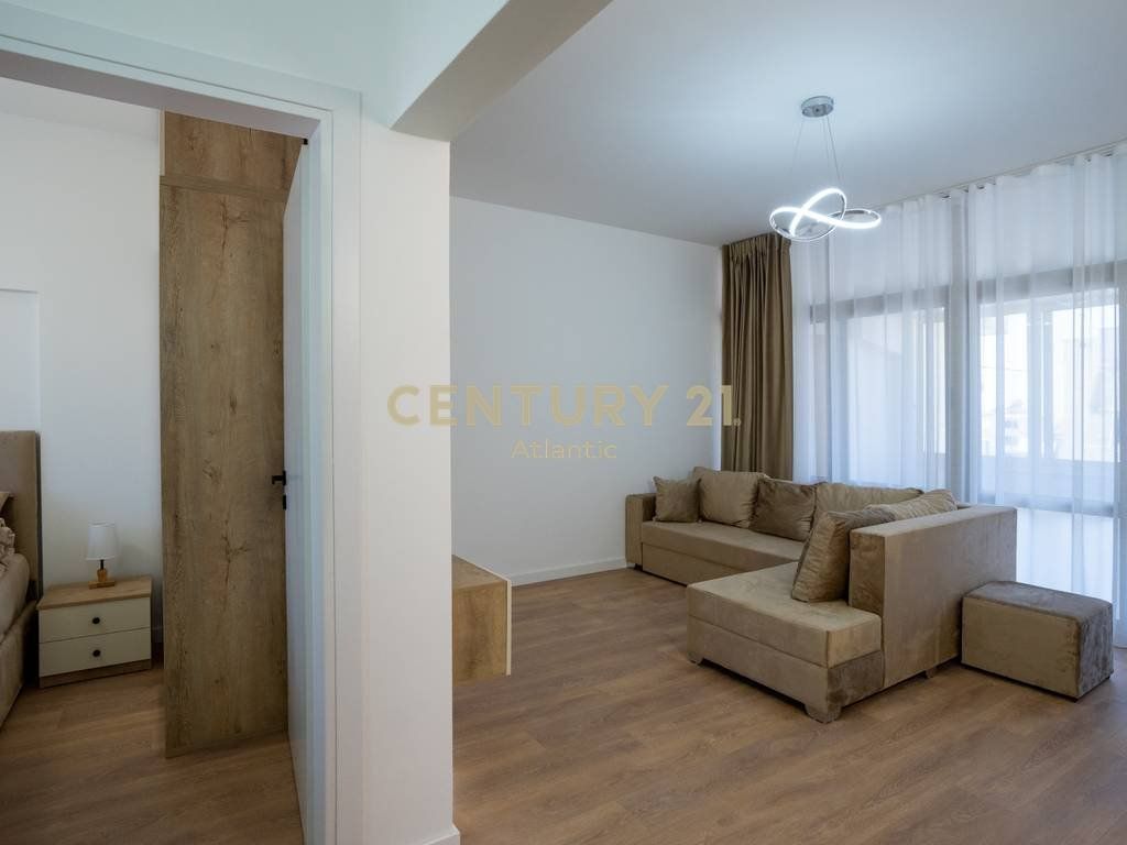 Apartament 2+1 me pamje nga Shitje në Golem