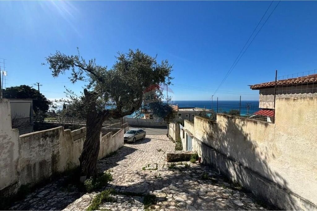 Vile 3 kateshe ne shitje , Dhermi