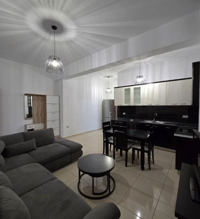 Qera | Vilë 1 + 1 | Qytet Studenti | 450 €/muaj