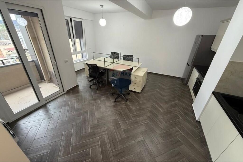 Apartament - Për Qira - Myslym Shyri, Tiranë