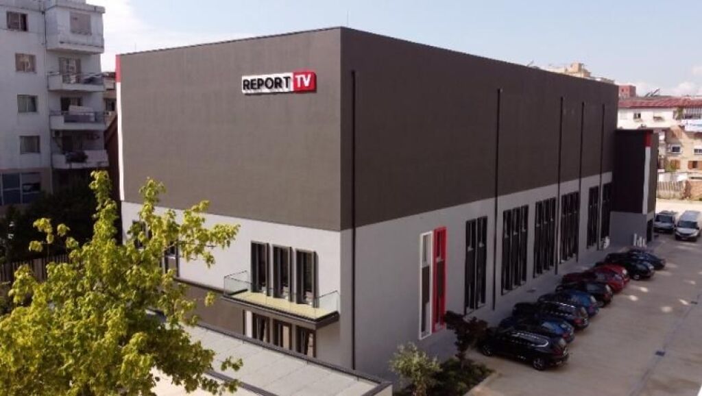 Shitet apartament 1+1 – pranë Report TV | VR111