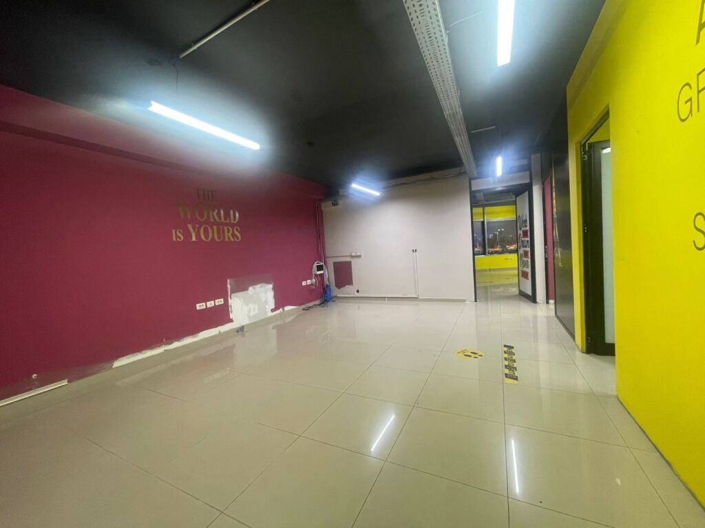 🏢Rruga e Dibres,Kompleksi Halili,jepet me qera ambient biznesi me sip 220m2 bosh 2,000Euro (Neto)