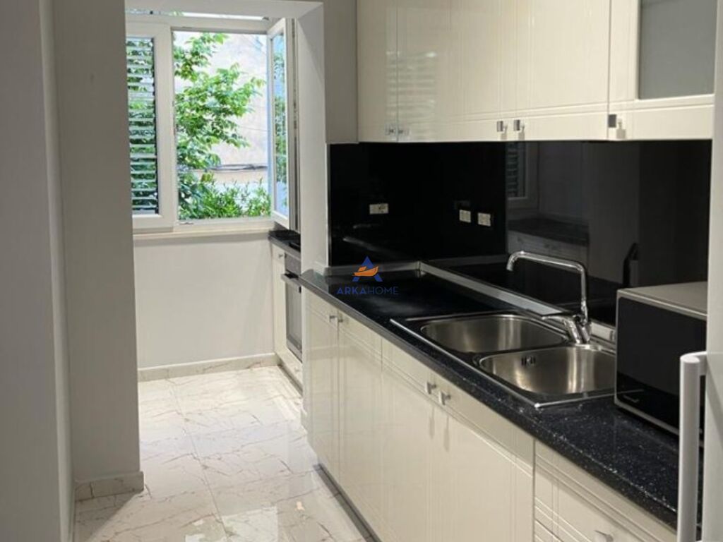 SHITET APARTAMENT 1+1 "TE LIQENI ARTIFICIAL" 200.000 EURO