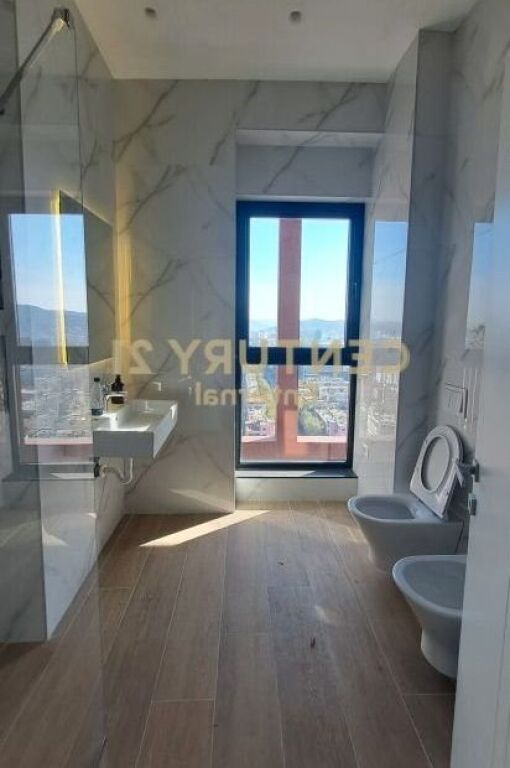 Ufficio in affitto + Posto auto in Via Kavaja, Garden Building