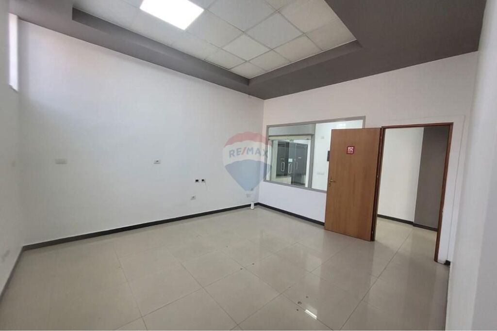 Zyrë - Për Qira - Myslym Shyri, Tiranë