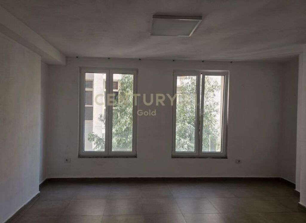 Zyrë 2+1 për qera – hapësirë e gatshme për biznes