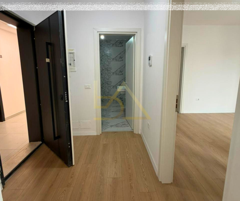 Shitet Apartament– Komuna e Parisit, Tiranë