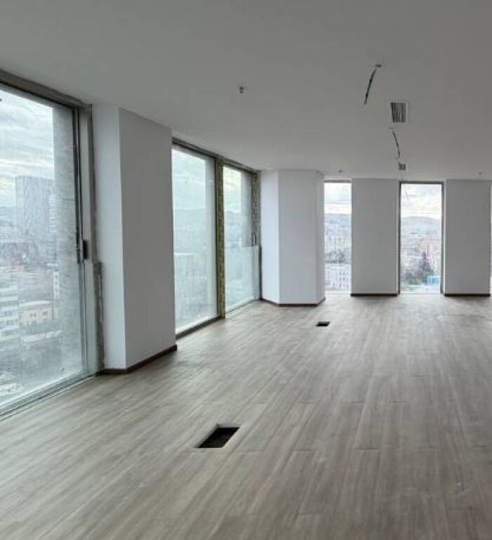 Ambient zyre premium për qera – hapësirë fleksibile