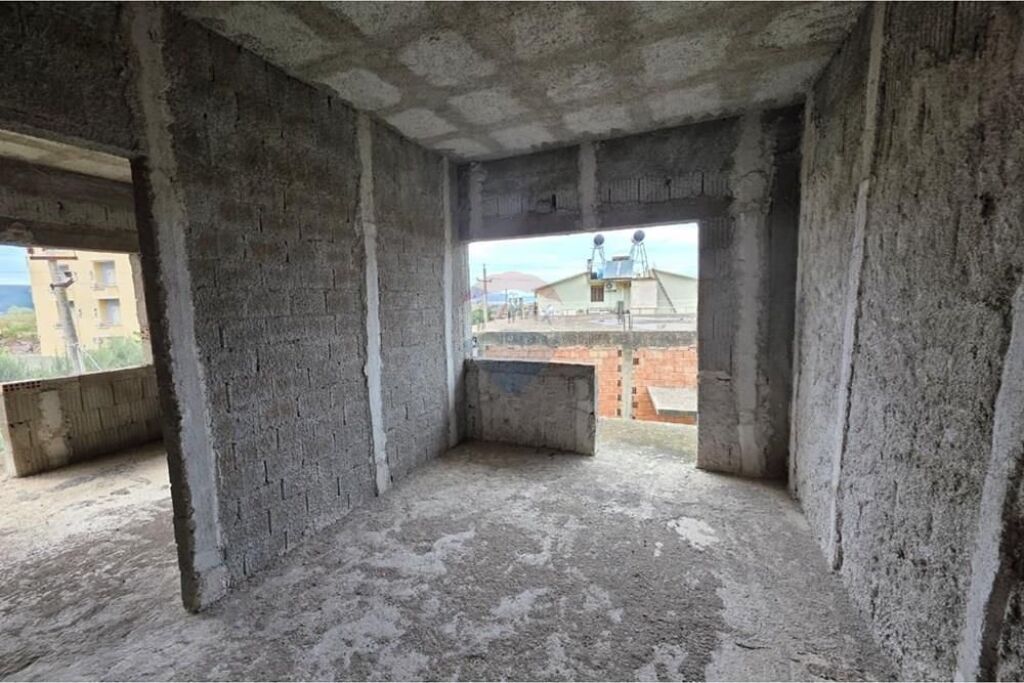 Shtepi private ne shitje , Orikum