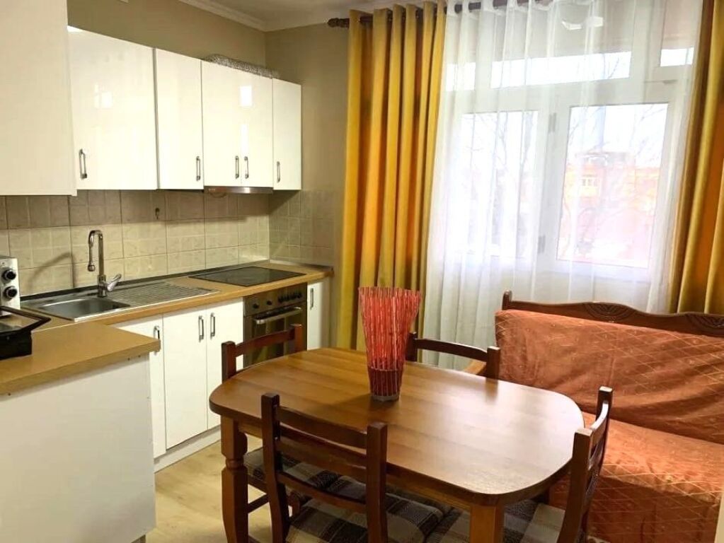 Jepet Apartament 1+1 me Qera ne Rrugen Bardhyl