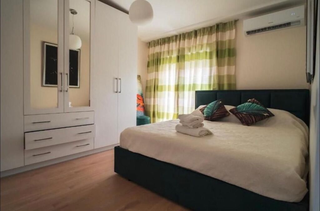 Apartament 1+1 me qira tek Rruga e Barrikadave!