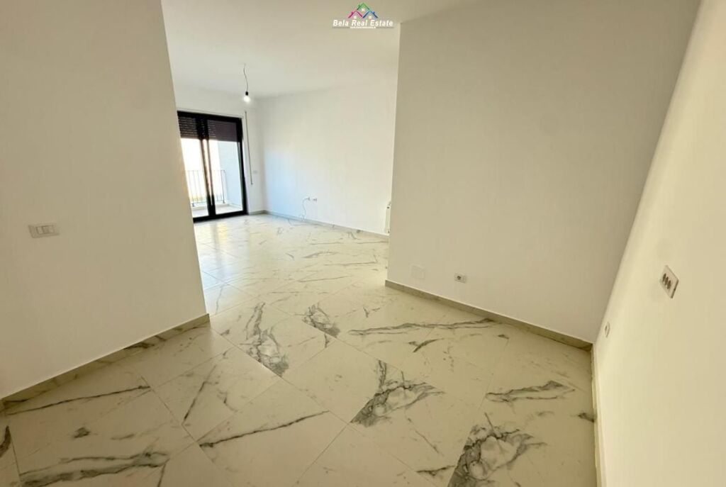 Zyre Me Qera 2+1+2 Tek Stacioni i Trenit (ID BZ2595) Tirane