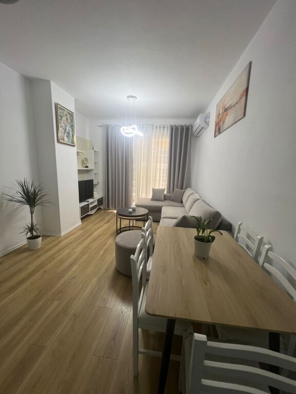 Aprtament 1+1 me qera tek ish fusha e Aviacionit