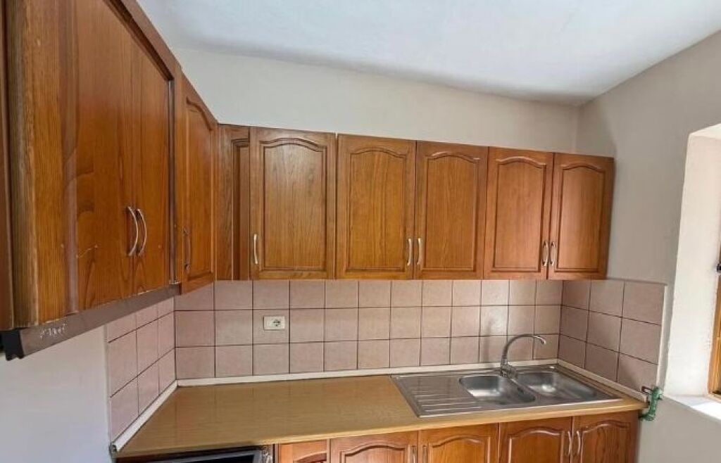 Apartament 1+1 me qera– i ndriçuar dhe funksional
