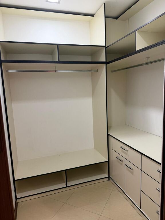 🏢Nella zona di Blloku, è in affitto un appartamento 2+1+2, arredato, 1.200 Euro