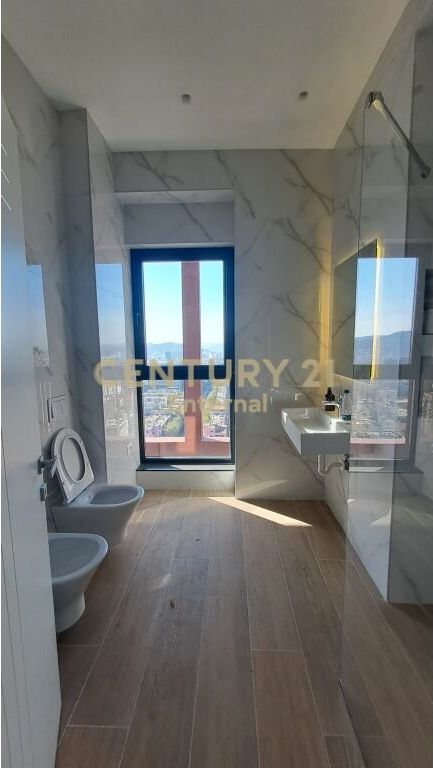 Ufficio 2+1+Parcheggio in affitto al Garden Building