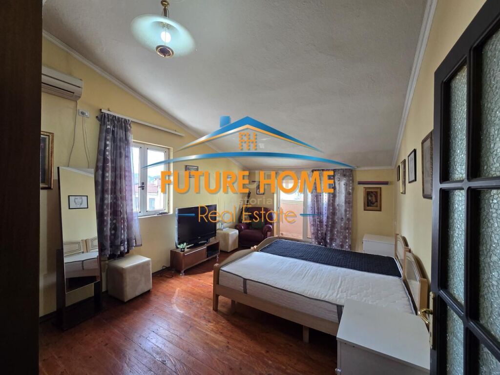 Tirane, shitet apartament 2+1+Ballkon Kati 4, 62 m² 160.000 € (Bulevardi Zogu I , Tirane)