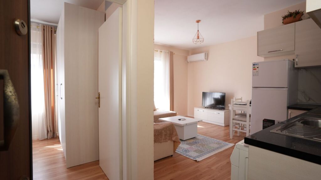 Jepet me Qera Apartament 1+1 ne Plazh Durres