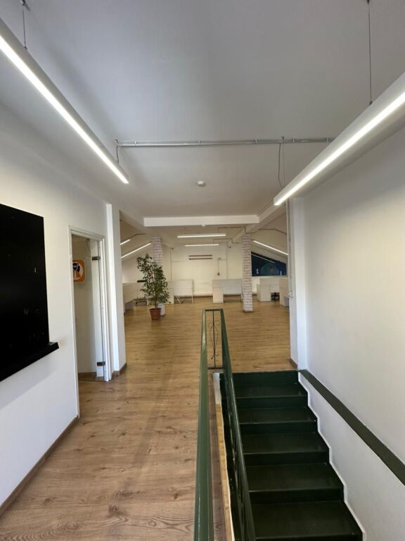 🏢 Ambient Zyre me Qira (Pjesë Vile) – Bllok, pranë Juvenilja