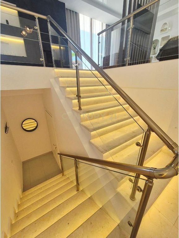 PENTHOUSE FOR SALE IN THE BEACH AREA