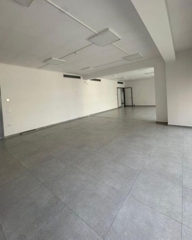 Affitto, edificio di 4 piani, Via Kavaja, Tirana.