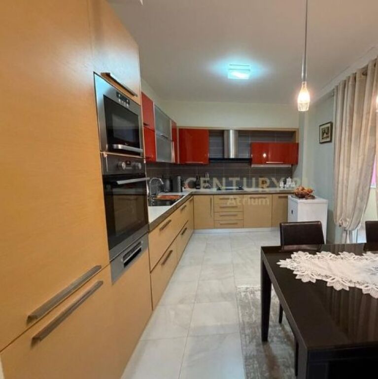Shitet super apartament 3+1+2 + depo + 2 poste parkimi