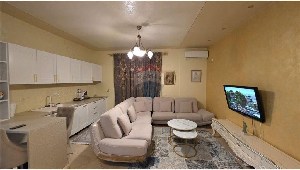 Apartament 2+1+2 ne Shitje,pas hotel Martini