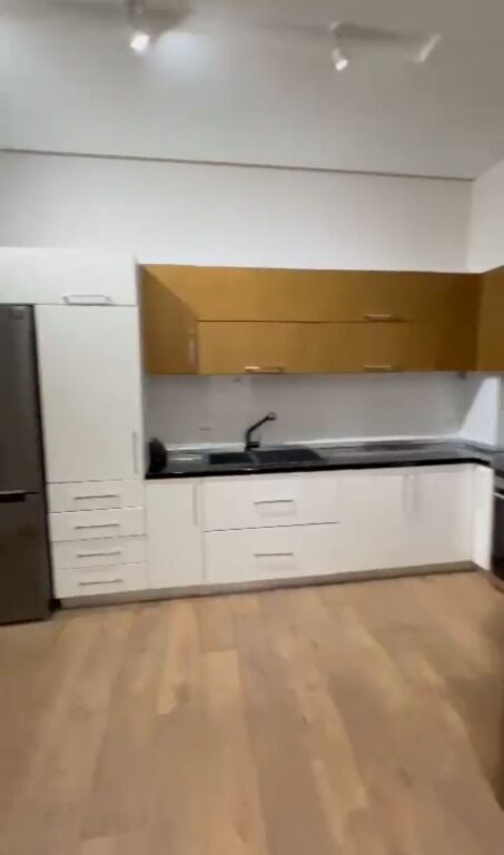 Shitet 1+1,Kopshti Botanik