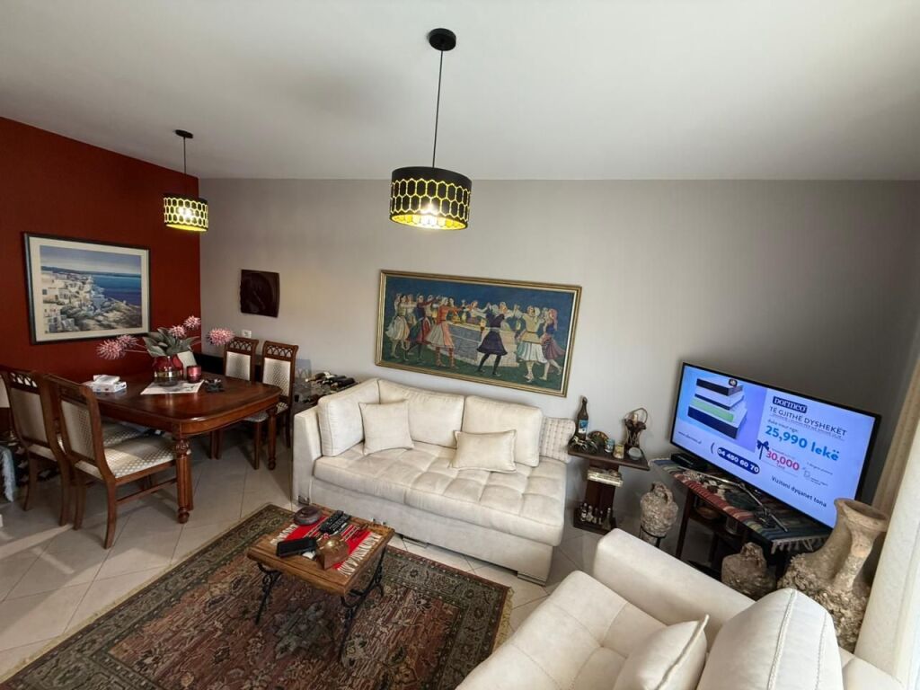 🏢 Apartment 2+1 for sale at Ish Parku – Ndre Mjeda Street  📍 Location: Ish Parku, Ndre Mjeda Street 📐 Area: 80.1 m² 🏢 Floor: 3 🛗 Building with 2 elevators 🛋️ Apartment sold furnished 💶 175,000 euros