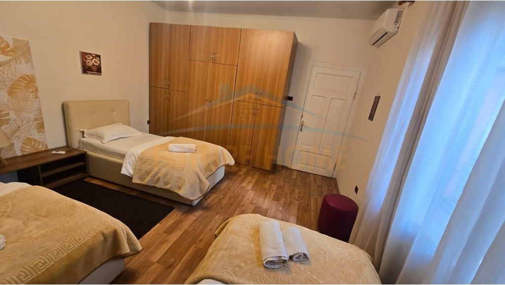 Qira, Shtëpi Private, Pazari i Ri, Tiranë