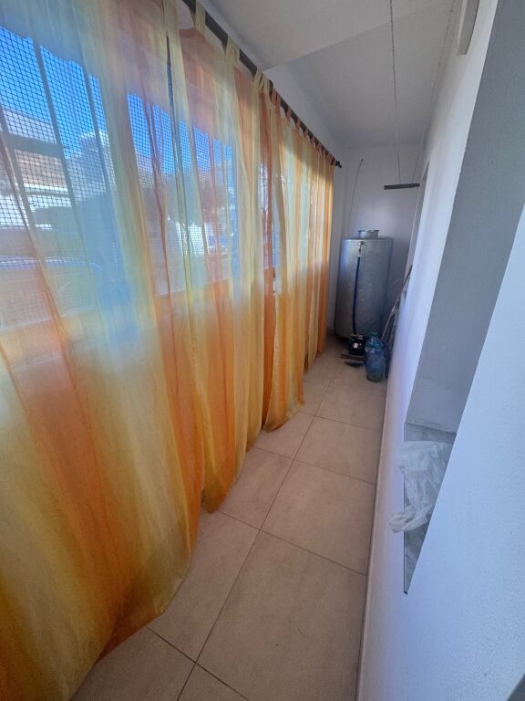 Vendesi in vendita 1+1 di fronte alla nuova maternità, vicino alla Pasticceria Tito