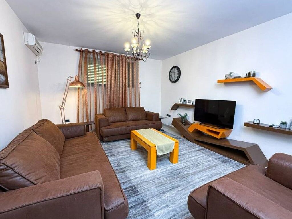 In vendita, villa su 4 piani, Scuola Rossa, Tirana.