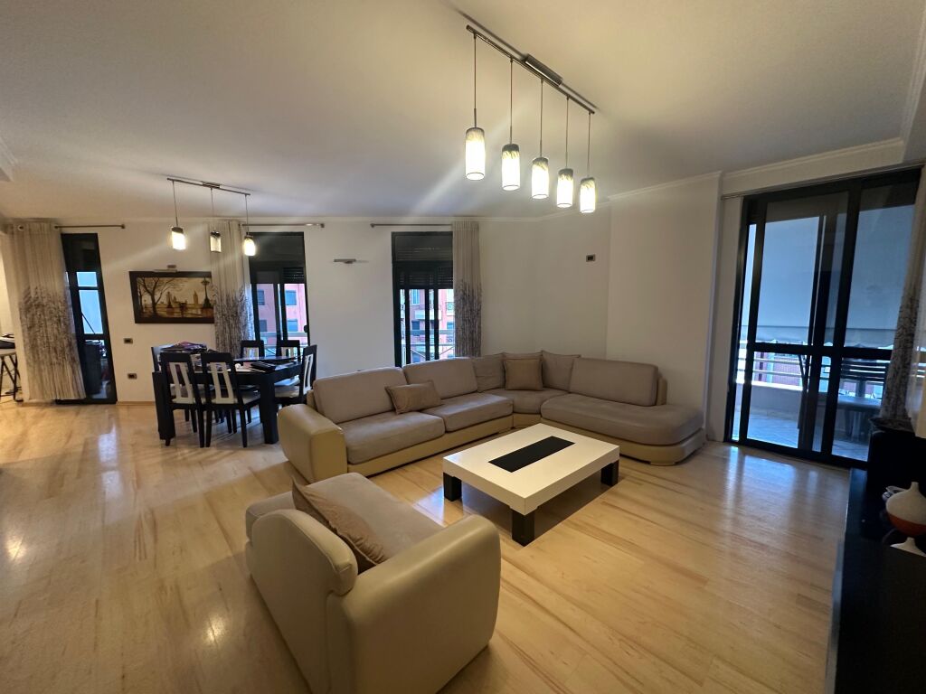 Jepet me qira 2+1+2 te 21 Dhjetori 900€ i diskutushem